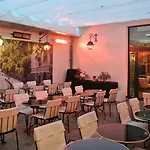 Mom'art Hotel 4*