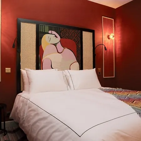 Mom'art Hotel 4*