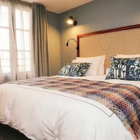Mom'art Hotel 4*