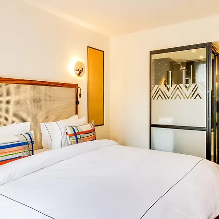 Mom'art Hotel