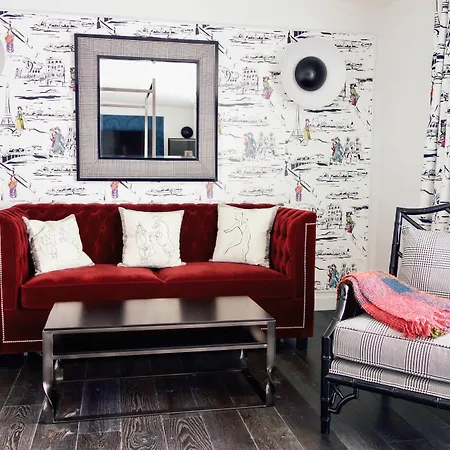 Mom'art Hotel